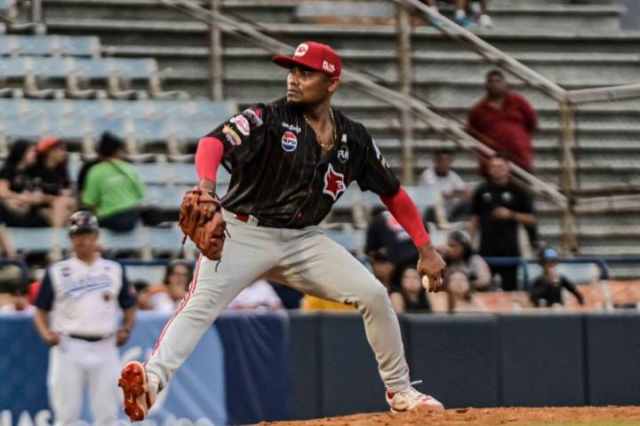 Adrián Almeida lanza una joya con 3 marcas personales incluidas y los Cardenales alzan vuelo