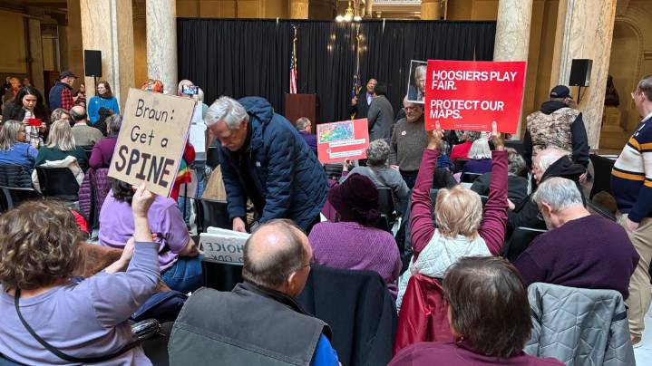 'Failure of transparency' | Hoosiers protest redistricting outside House chambers