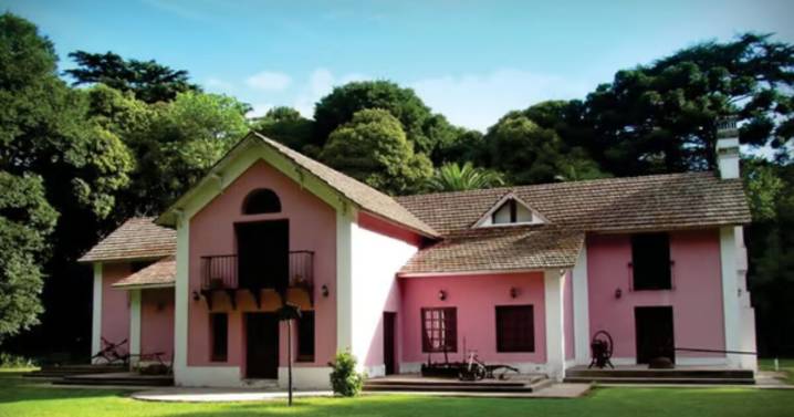 El pueblo bonaerense a dos horas de CABA que sorprende con un bosque encantado y aventuras al aire libre