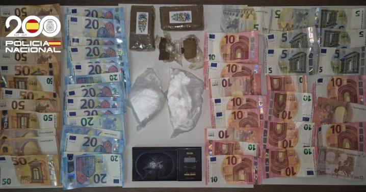 Detenidas dos mujeres y un hombre por vender drogas en dos casetas prefabricadas de Son Banya