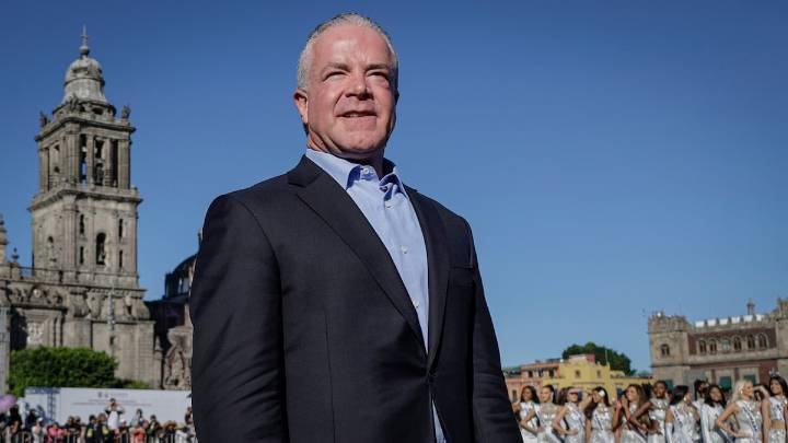 Traficantes de armas se asocian con funcionarios corruptos para operar la red criminal del dueño de Miss Universo