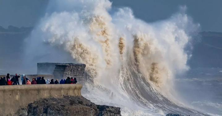Storm Bram LIVE: Met Office urgent 'danger to life' warnings for 16 UK regions