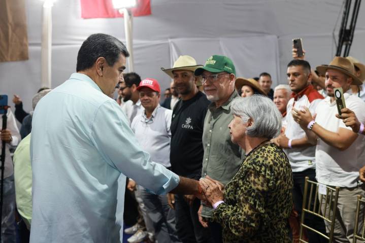 Presidente Maduro consagra al café merideño con la "Taza de Oro" en Miranda