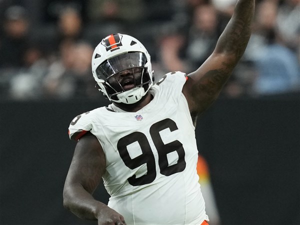 Browns' Maliek Collins to miss rest of season with quad injury