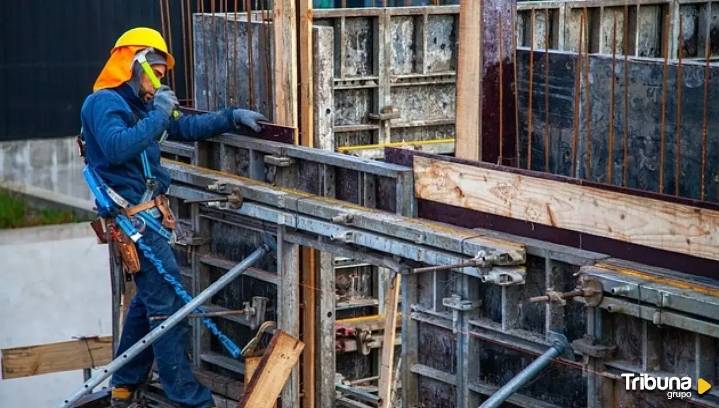 La patronal propone subir el salario mínimo a 1.202 euros y los sindicatos piden elevarlo a 1.273 euros