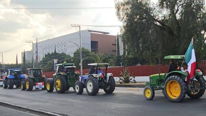 Agricultores y su caravana de tractores se retiran de la Cámara de Diputados