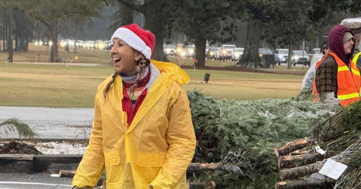 1,100 Christmas trees given to service members