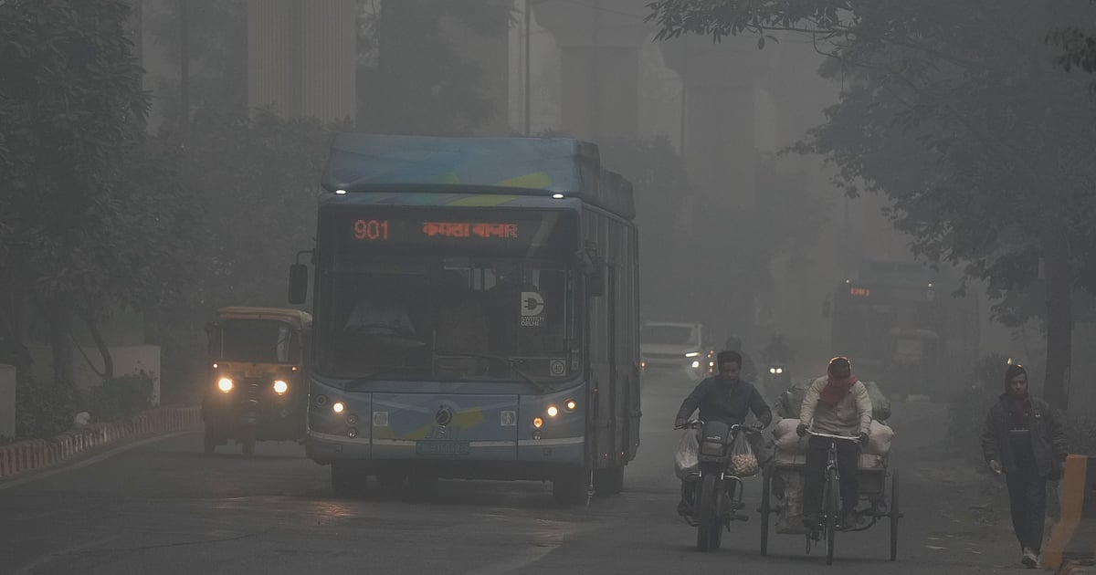 Delhi chokes under dense smog as AQI remains 'severe' even with GRAP