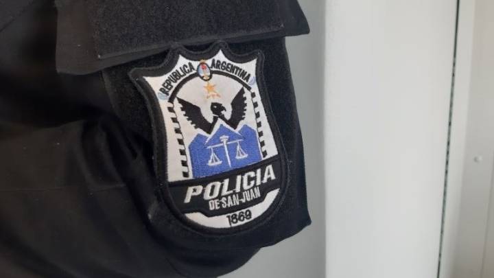 Se hicieron pasar por policías y le robaron a una familia de Chimbas