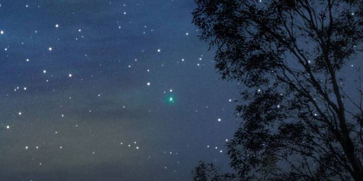 Un fotógrafo captó una imagen inédita del cometa 3I/ATLAS en su aproximación a la Tierra