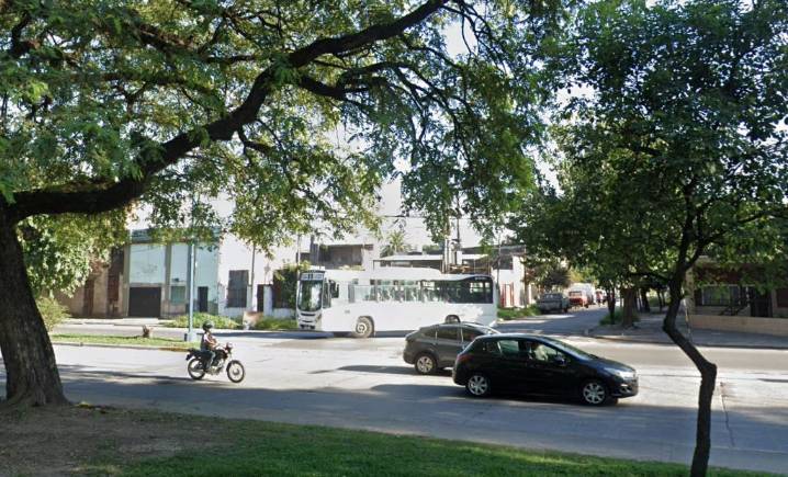 Una pasajera de DiDi Moto murió bajo las ruedas de un colectivo cerca del parque 9 de Julio