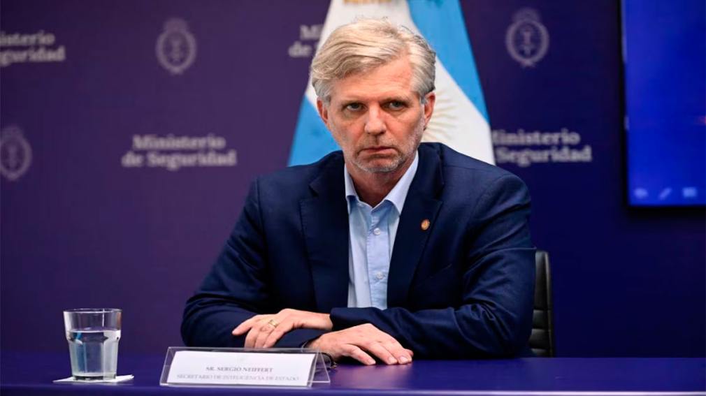 El Gobierno amplía por DNU el presupuesto de la SIDE y destina más de $26 mil millones para sueldos