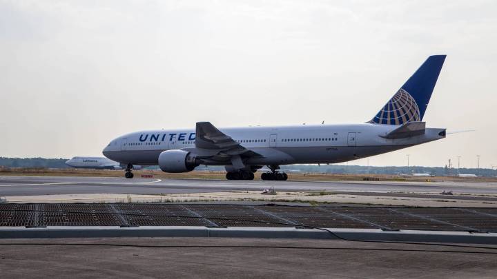 Goodbye: United Airlines Retires Its 1st Boeing 777-200 After 30 Years Of Service