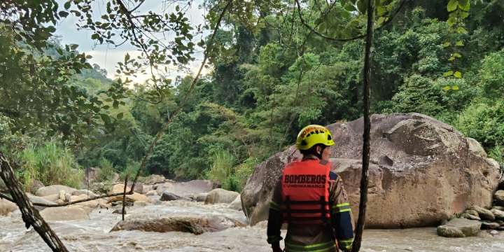 Emergencia en Viotá por creciente súbita del río Calandaima: una persona está desaparecida
