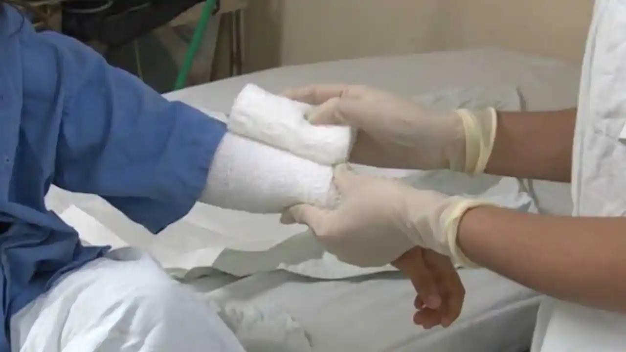 ¡Tragedia en la noche de Velitas! Bebé de dos años resultó quemada por una ‘chispita’ en Medellín; van 25 lesionados