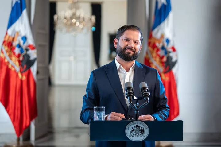 Boric promete un traspaso de poder «fácil y ordenado» en Chile