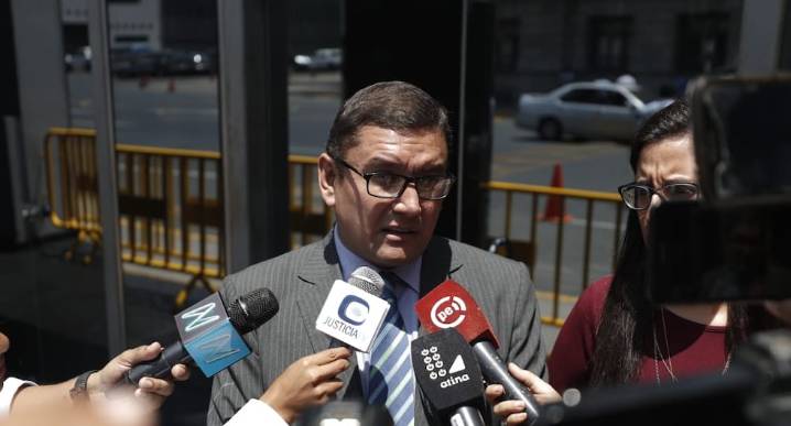 Detienen al fiscal Henry Amenábar recibiendo presunto soborno de 3 mil dólares en un centro comercial | Caso Lava Jato