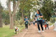 La Navidad también late en cuatro patitas: Bogotá se prepara para correr por amor