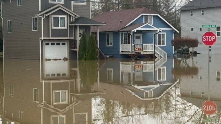 Western WA flooding could break all-time records as atmospheric river unleashes historic rainfall