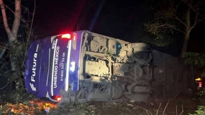 Accidente en Hidalgo: Autobús cae a barranco y deja cinco personas muertas