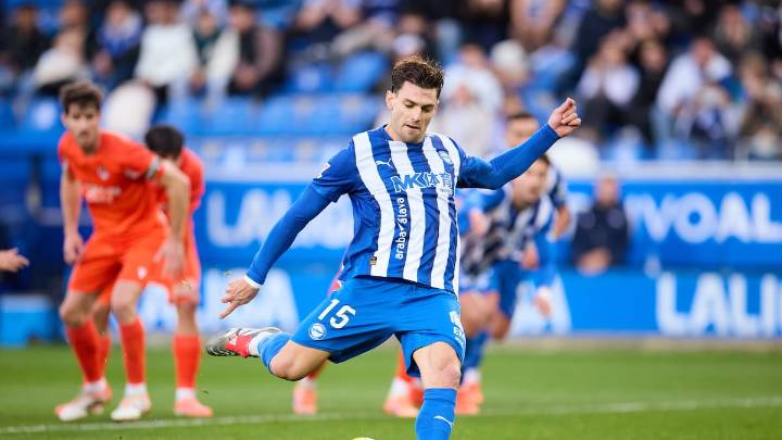 El Deportivo Alavés se hace fuerte en Mendizorroza y derrota por la mínima a la Real Sociedad con gol de Lucas Boyé (1