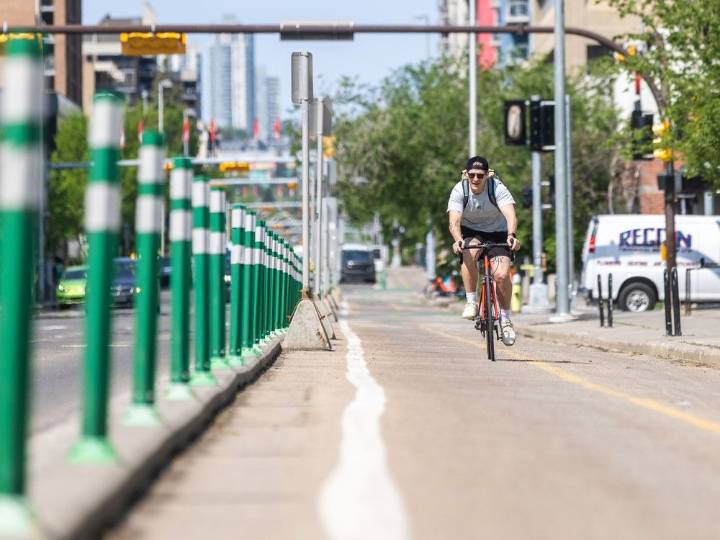 Bell: Danielle Smith's UCP demands Calgary bike lane statistics