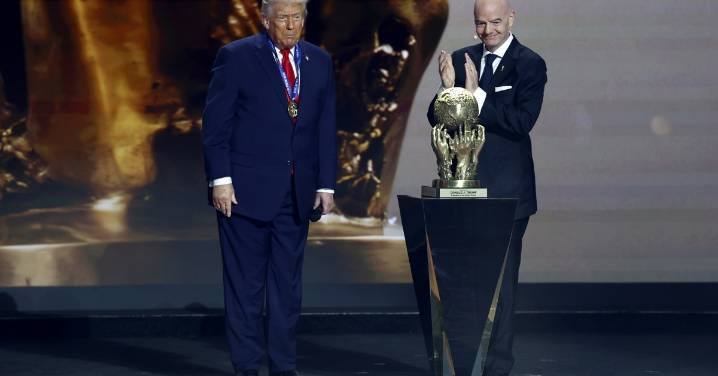 Donald Trump es galardonado con el primer premio FIFA de la Paz