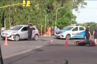 Un auto realizó un giro indebido en transitada avenida de Paraná y chocó una moto