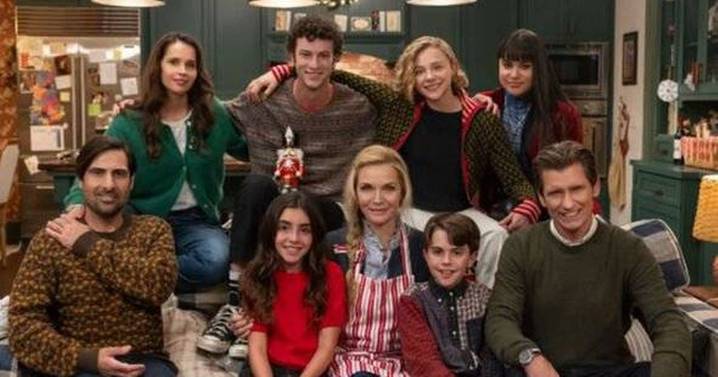 Oh What Fun cast as Michelle Pfeiffer leads star