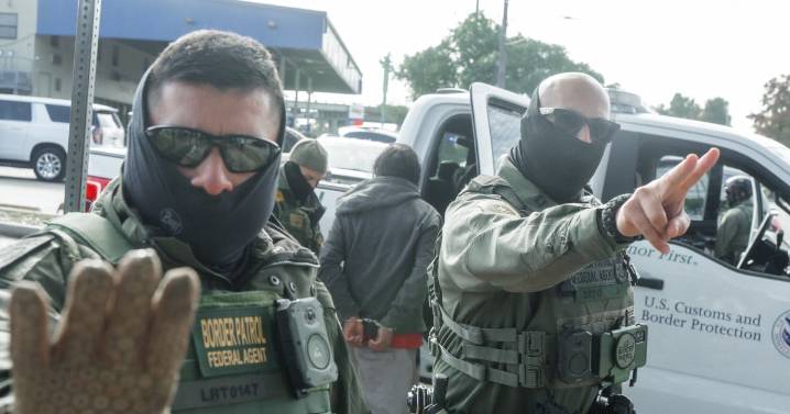 Tom Homan, zar de la frontera, presume 600 mil deportaciones en 2025 y pide a migrantes ‘irse a casa’