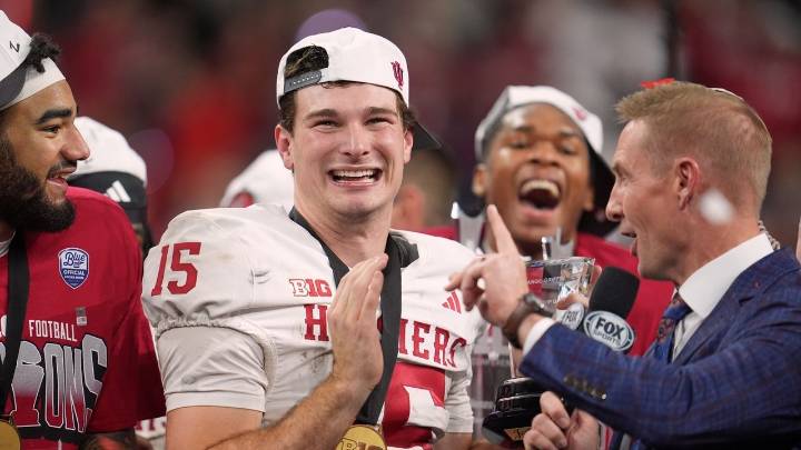 Indiana jumps to No. 1 in AP Top 25 ahead of Georgia, Ohio State in final rankings before playoff