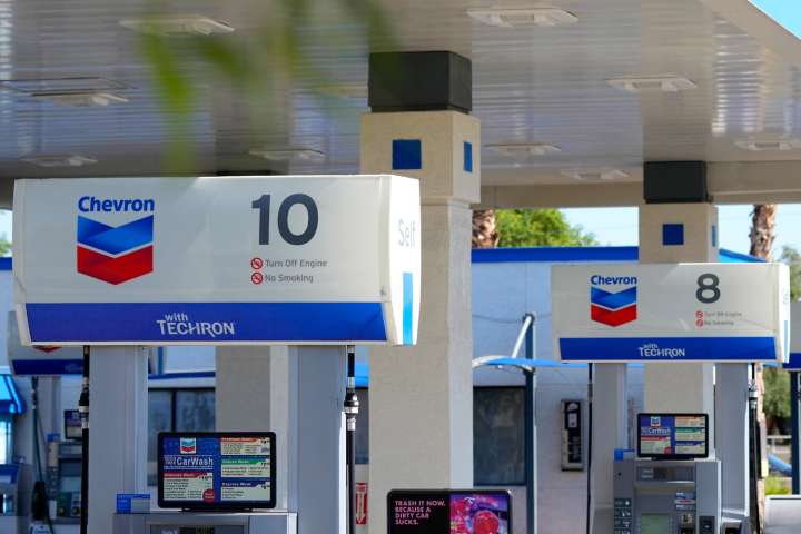 Arizona gas prices fall, but still above national averages
