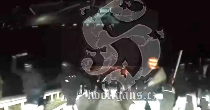 Al menos una decena de aficionados del Rayo Vallecano heridos en una emboscada de ultras polacos a sus autobuses