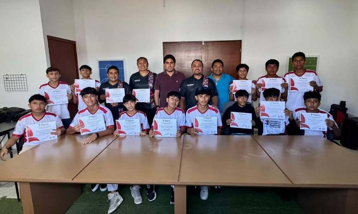 Selección Infantil Varonil de Isla Mujeres recibe reconocimiento por su Campeonato en el Torneo Estatal Socca