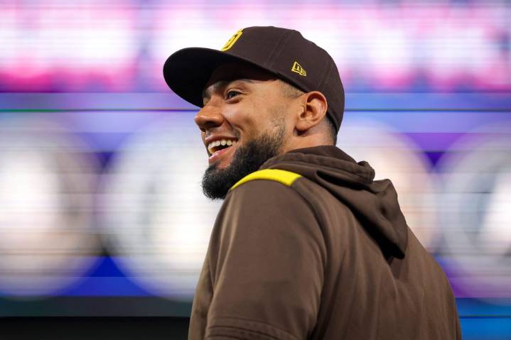 Reports: Closer Robert Suarez leaving Padres for Braves