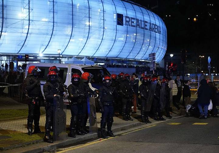 Otra mujer denunció el impacto de una bala de foam en la previa del Real