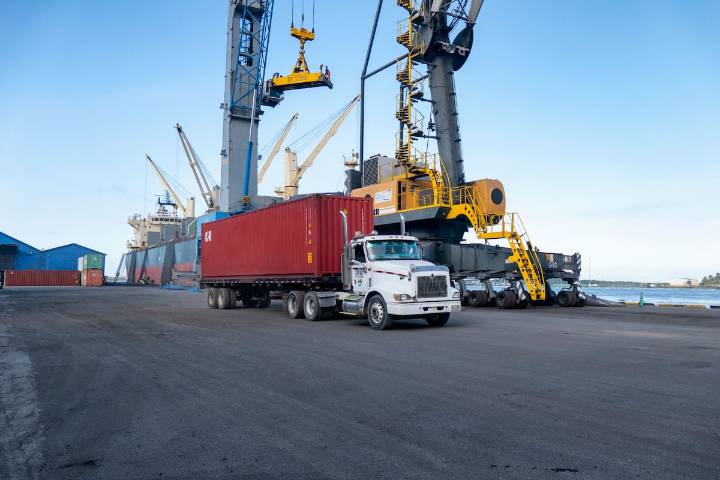 Colombia supera récord en exportaciones de carga y refuerza controles a empresas transportadoras