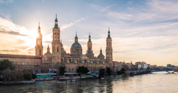 Mutilan una placa dedicada a la Virgen en la Basílica del Pilar de Zaragoza por considerarla franquista