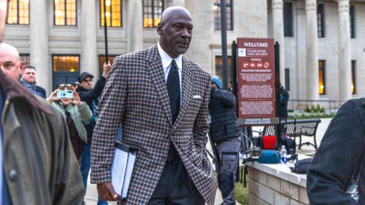 ¿Por Qué Michael Jordan Demanda a NASCAR?