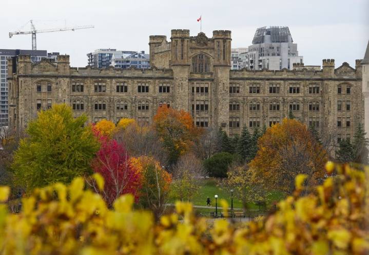 CRA aiming to hire 1,700 call centre staff ahead of busy tax season