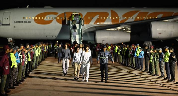 Venezuela autoriza reanudar vuelos para repatriar a migrantes desde Estados Unidos | Nicolás Maduro