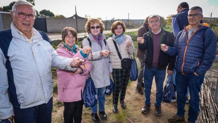 EN VÍDEO | Reparto de llaves en los huertos ecológicos de Badajoz: "Esto no es negocio, es entretenimiento y vida"
