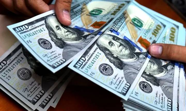 Precio del dólar del 11 de diciembre subió casi tres bolívares