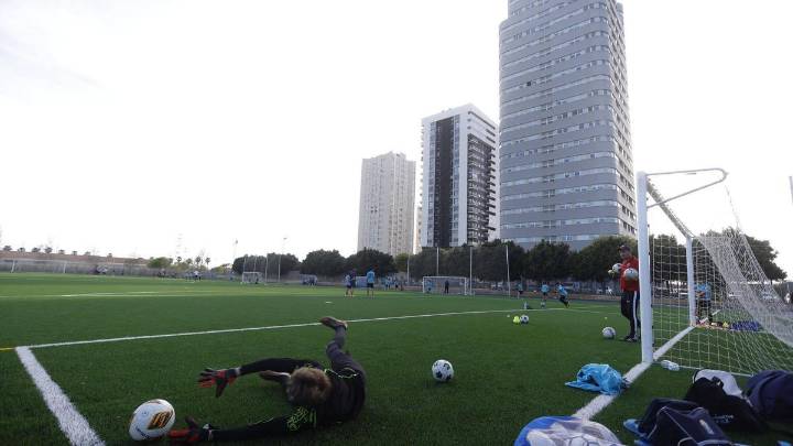 La FFCV suspende todos los partidos del domingo en Valencia por las lluvias torrenciales