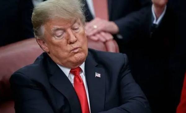 Trump rompió el silencio sobre las fotos de Epstein: "No son gran cosa"
