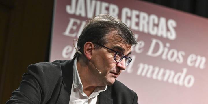 Javier Cercas: “Los escritores son seres tarados que intentan arreglar las cosas escribiendo”