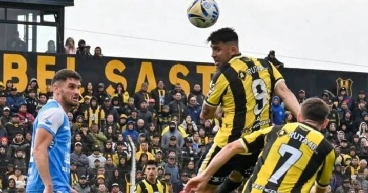 Estudiantes de Río Cuarto ascendió