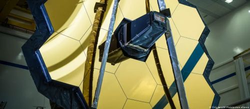 Telescopio James Webb detecta atmósfera en exoplaneta rocoso