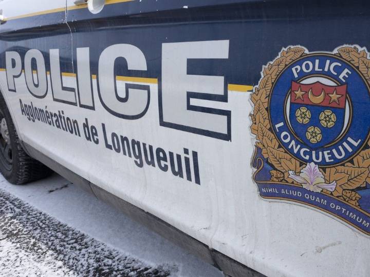 Snowplow operator finds woman, 84, unconscious on side of Longueuil street
