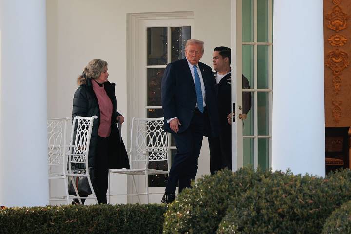 ‘Is That a Walker?’ Viral Trump Photo Sparks Frenzy as Viewers Zoom In Scrambling to Figure Out What’s in His Hands